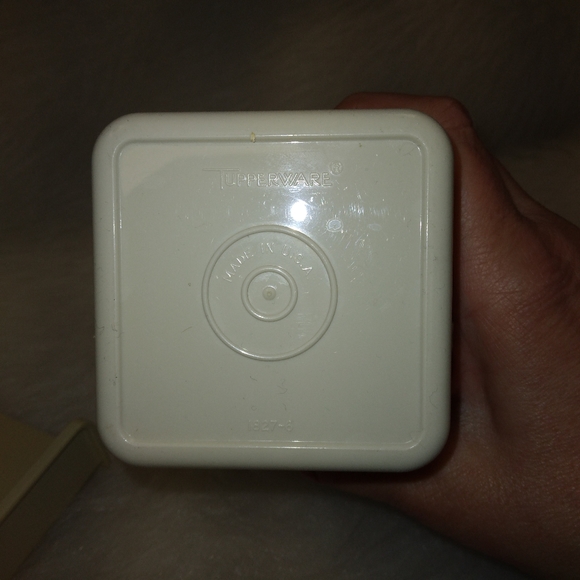 TUPPERWARE 1827-6 Vintage 3 piece cheese keeper, almond beige, 7 inches … - Picture 7 of 7